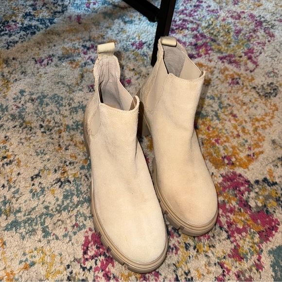 Steve Madden Cream Ankle Booties - Picture 1 of 8